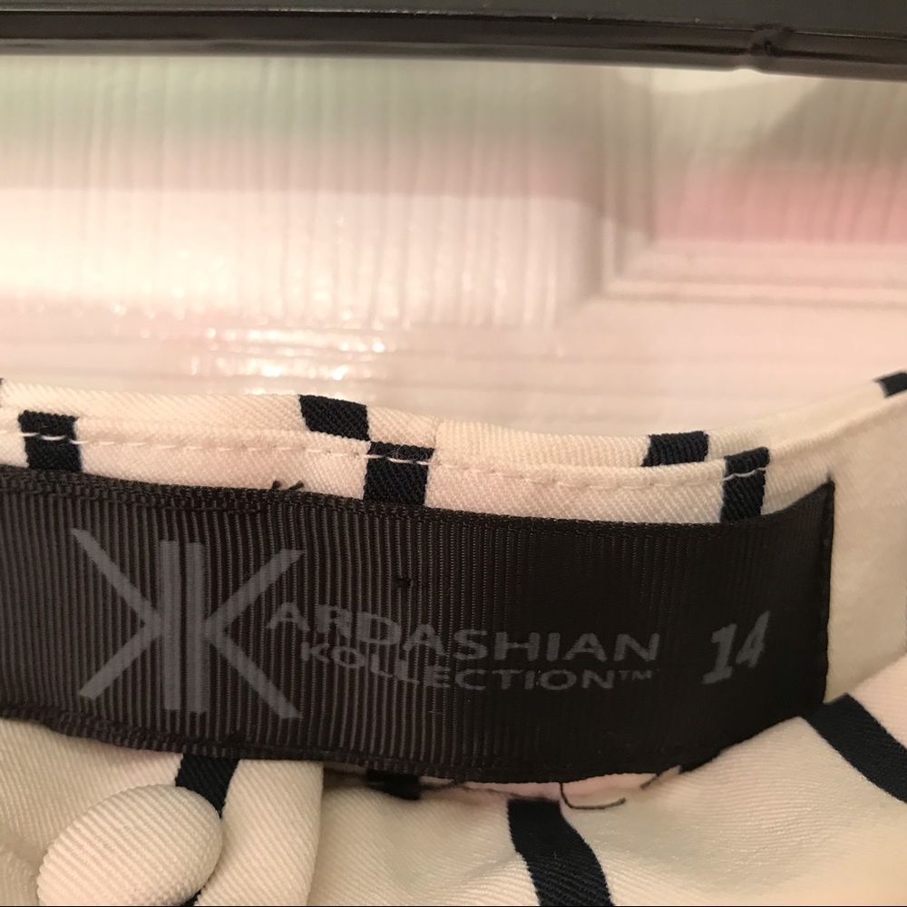 KARDASHIAN KOLLETION SHORTS - Picture 4 of 6